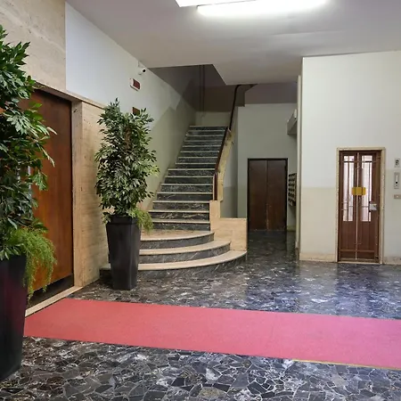 Tuliphouse Marconi * Болонья
