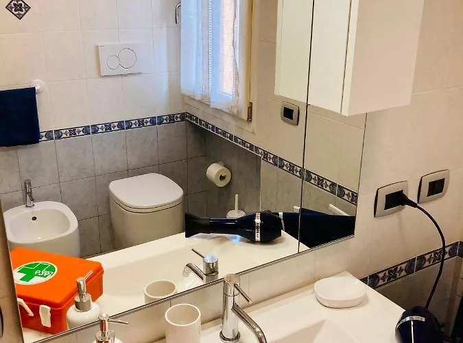 Tuliphouse Marconi * 볼로냐